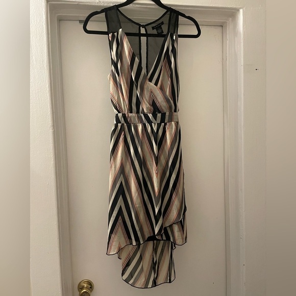UK2LA Black, cream and blush Design open back Dress Size Small - Picture 1 of 9